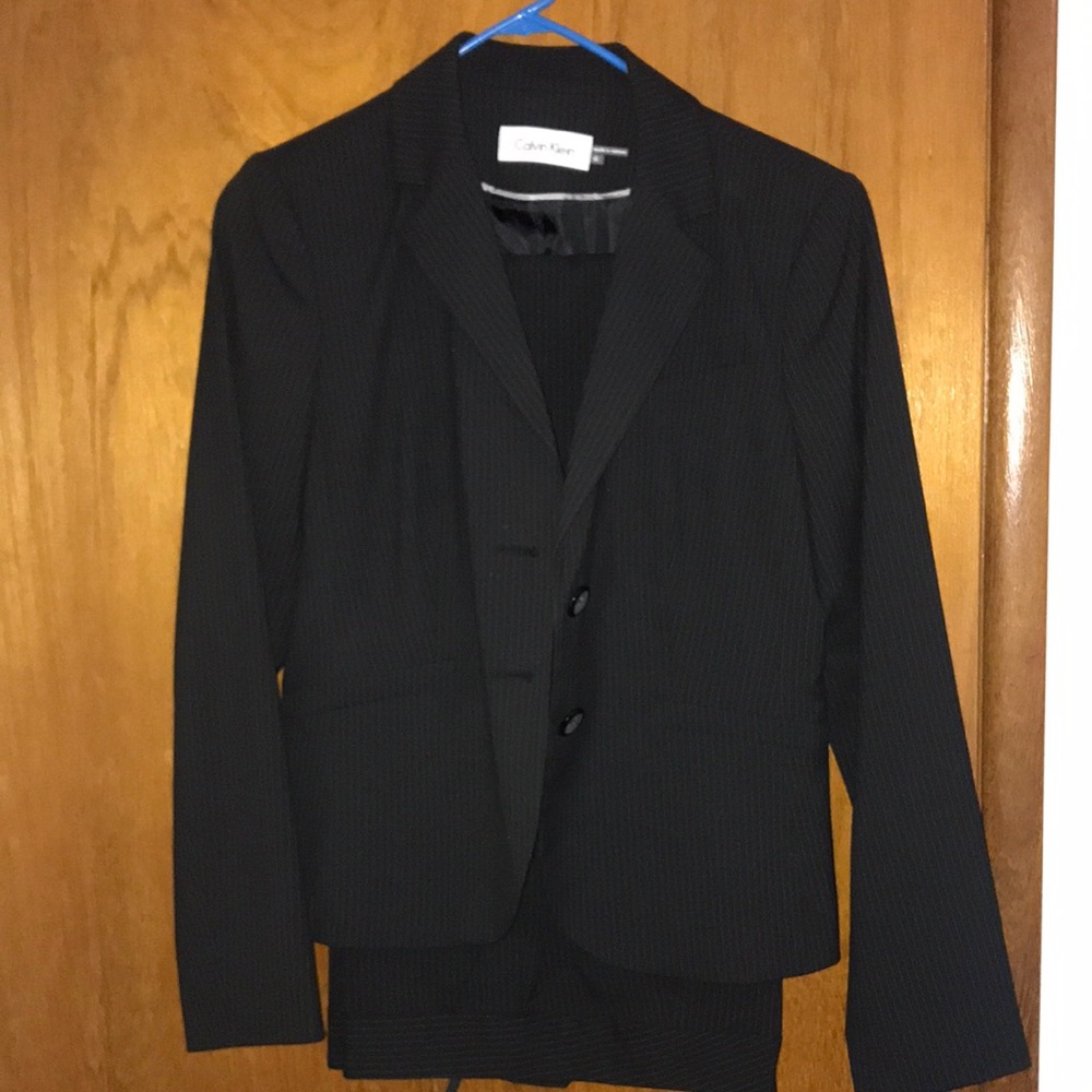 💙🧿 Navy Calvin Klein Pinstripe Suit Size 6 Petite 🧿💙